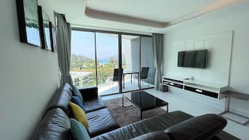 华丽公寓, 1 张特大床和 1 张沙发床, 海洋景观 | 起居区 | 42-英寸液晶电视 (配备有线频道)、电视