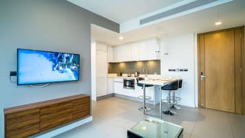 2 Bedrooms Condo | 2 bilik tidur, peti besi dalam bilik, Wi-fi percuma, cadar katil