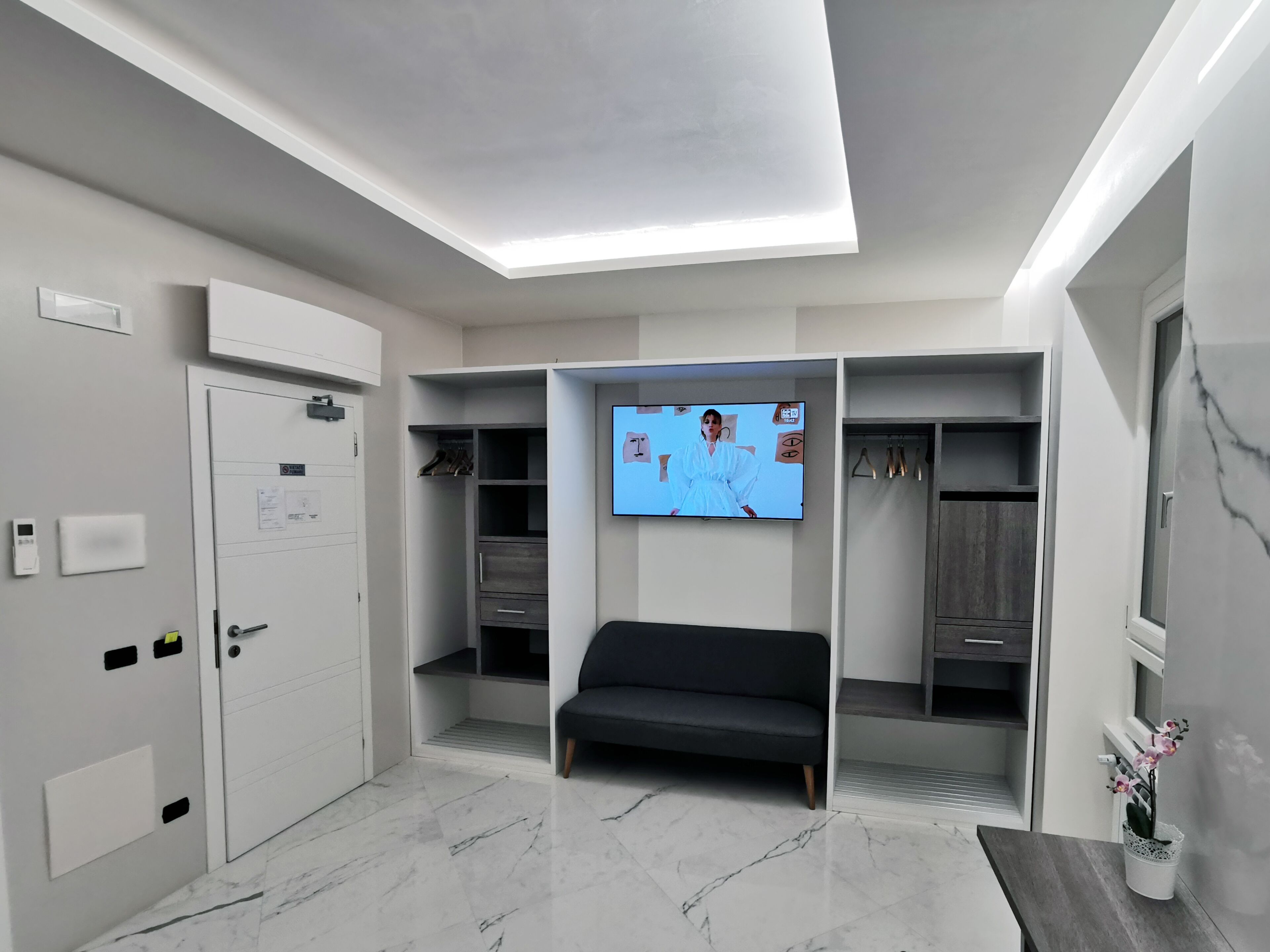 deluxe double or twin room | 1 bedroom, minibar, in-room safe, desk