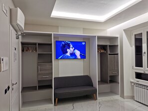 Chambre Deluxe Double ou avec lits jumeaux | Minibar, coffres-forts dans les chambres, bureau, rideaux occultants