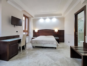 Superior Double or Twin Room | 1 bedroom, minibar, in-room safe, desk