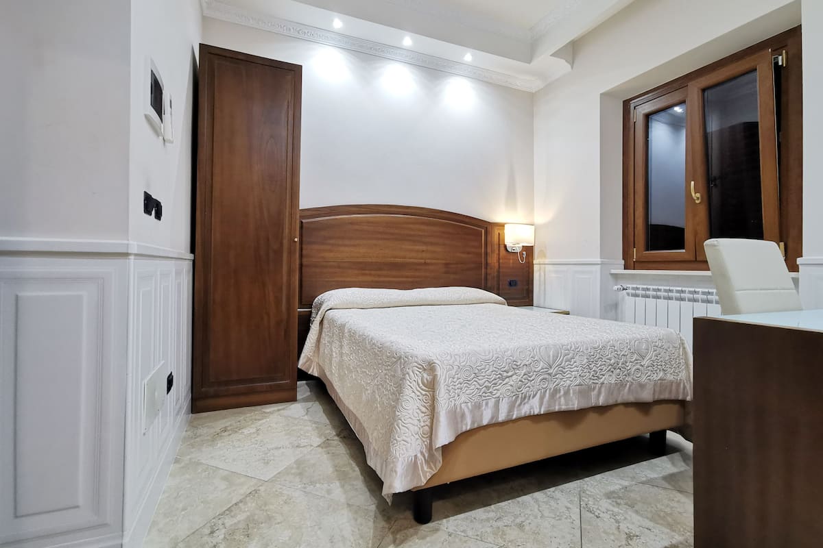 1 habitación, minibar, caja de seguridad en la habitación y escritorio