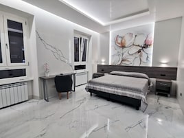 Deluxe-Doppel- oder -Zweibettzimmer | Minibar, Zimmersafe, Schreibtisch, Verdunkelungsvorhänge