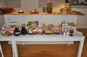 Daily buffet breakfast (SEK 90 per person)