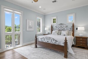 6 bedrooms, desk, iron/ironing board, free WiFi - 150 yards to the beach. Waterfall resort style pool, private theater and more (Captiva)