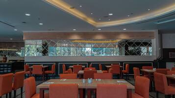 Frokost, lunsj og middag serveres