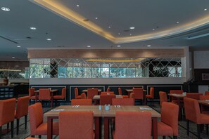 Breakfast, lunch and dinner served - La Casa Hotel Amman (Amman)