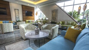 Lobby-lounge