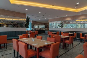 Breakfast, lunch and dinner served - La Casa Hotel Amman (Amman)