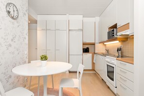 Studio, Sauna | In-room dining