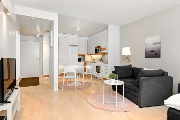 Studio, Sauna | Living area | TV - Kotimaailma Helsinki Tammistonkatu 13 (Vantaa)