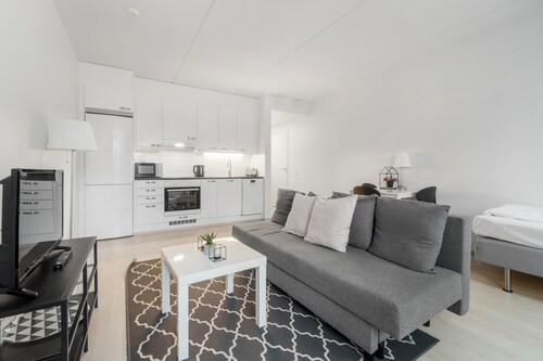 Kotimaailma Helsinki Keltasafiirinpolku 3