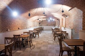 Dining - History of Tbilisi (Tbilisi)