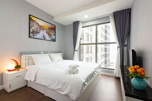 อพาร์ทเมนท์, ระเบียง | 2 ห้องนอน, ห้องพักตกแต่งอย่างมีเอกลักษณ์, ตกแต่งพิเศษโดยเฉพาะ, โต๊ะทำงาน