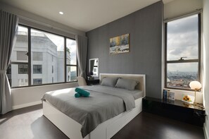 Apartment with City view | 2 bedrooms, individually decorated, individually furnished, desk