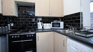 A kitchen with a stove, oven, microwave, toaster, and dishwasher. - Salford House (Salford)