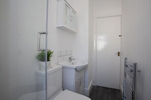House, 3 Bedrooms | Bathroom