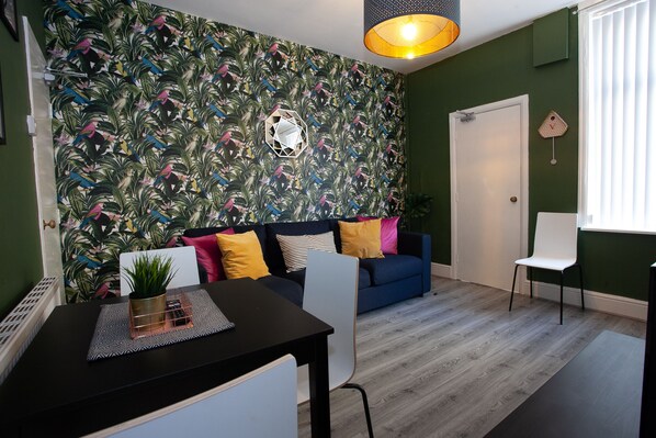 House, 3 Bedrooms | Living room