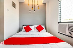 Superior Double Room | Desk, free WiFi, bed sheets - Super OYO 495 The Pocket Hotel (Lapu-Lapu)