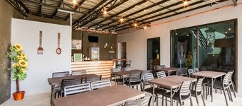 Super OYO 495 The Pocket Hotel