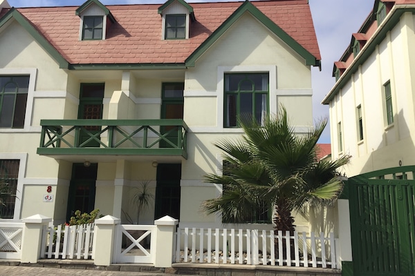 Front of cottage from street