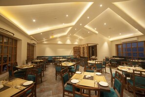Restaurant - Regenta Place Green Leaf Mahabaleshwar (Jaoli)