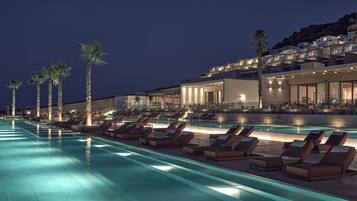 Piscine couverte, piscine extérieure (ouverte en saison)