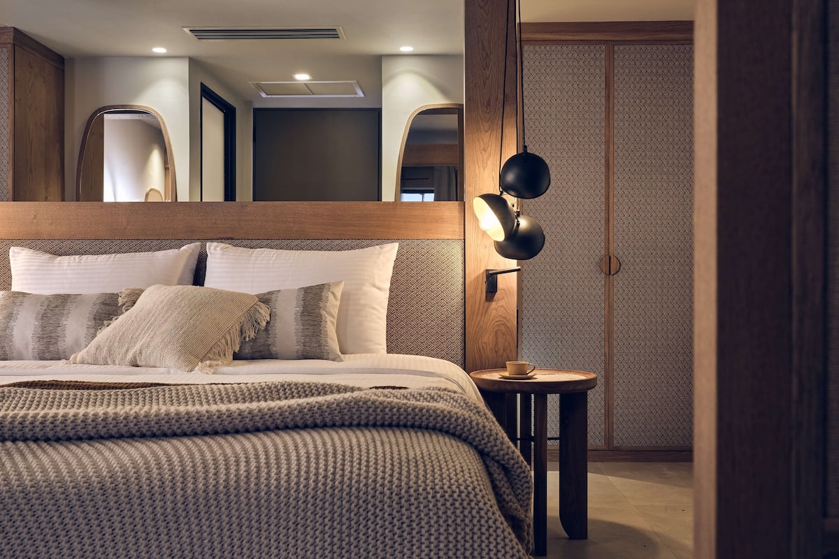 minibar, in-room safe, individually decorated, individually furnished