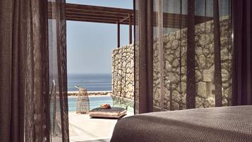 Elite Suite, Private Pool, Sea View | Minibar, in-room safe, individually decorated, individually furnished