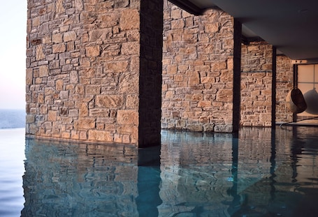 Couples treatment rooms, body treatments, aromatherapy, body wraps