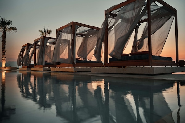 Indoor pool, seasonal outdoor pool, free cabanas, pool umbrellas