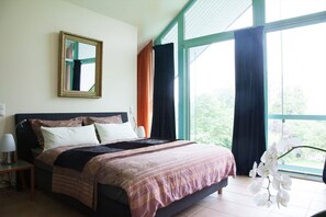 Family Apartment (Cleaning Fee 120 EUR to be paid up front) | 2 bedrooms, blackout drapes, soundproofing, iron/ironing board