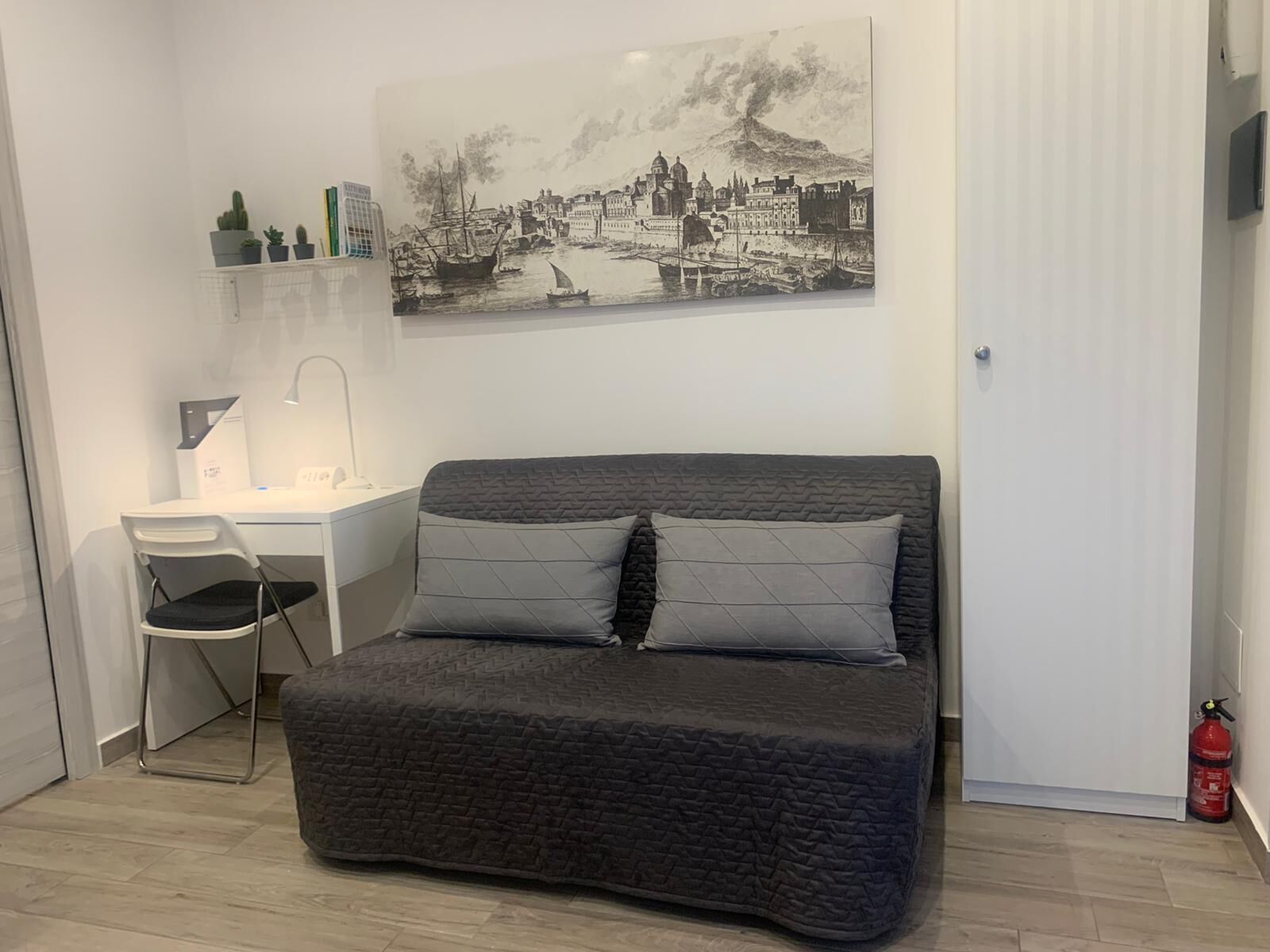 Fernseher, Bücher, Stereoanlage