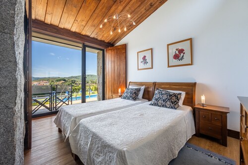 Ylellinen kiinteistö koskemattomalla Minhon alueella