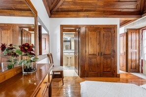 6 bedrooms, iron/ironing board, travel cot, free WiFi