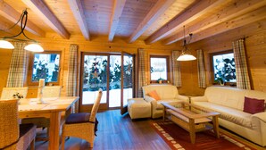 Comfort Chalet | Living area | 90-cm flat-screen TV with satellite channels, TV, DVD player - Feriendorf Wildschönau (Wildschönau)