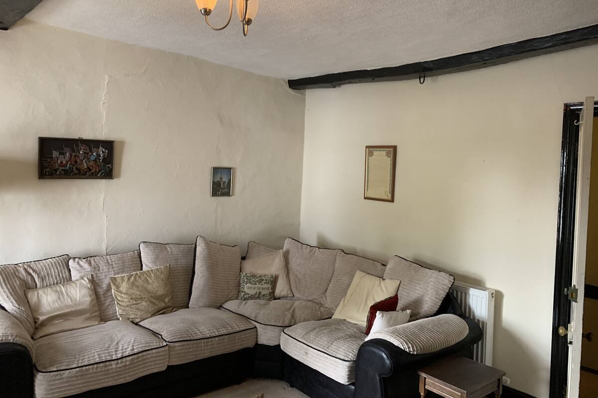 Captain's Flat | Living room | 32-inch flat-screen TV with digital channels, TV