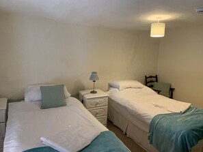 2 habitaciones, decoración personalizada y muebles diferentes 