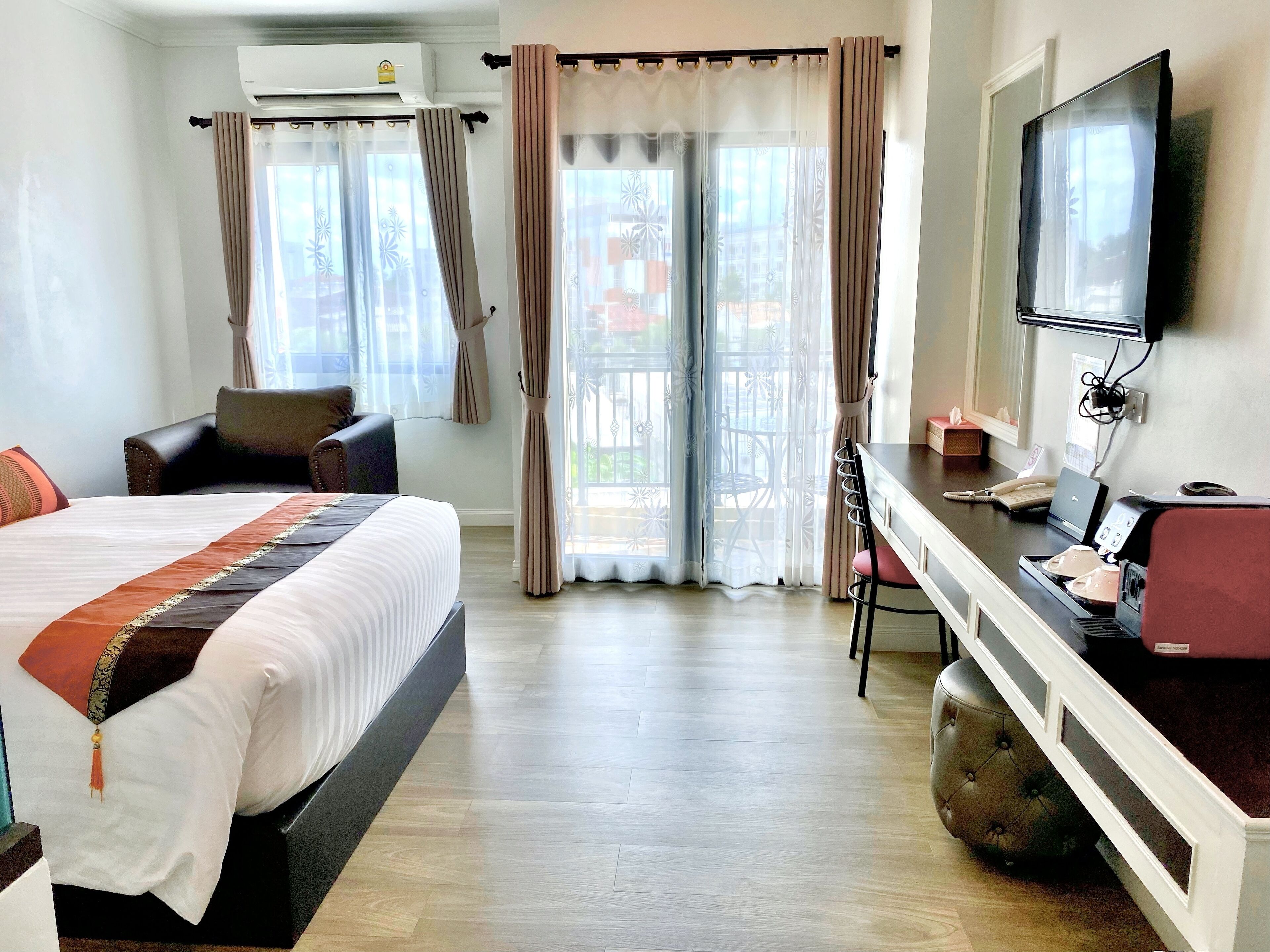 superior queen room | 1 bedroom, hypo-allergenic bedding, in-room safe, individually decorated