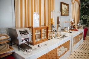Daily buffet breakfast for a fee - Banbua Grand Udon (Udon Thani)