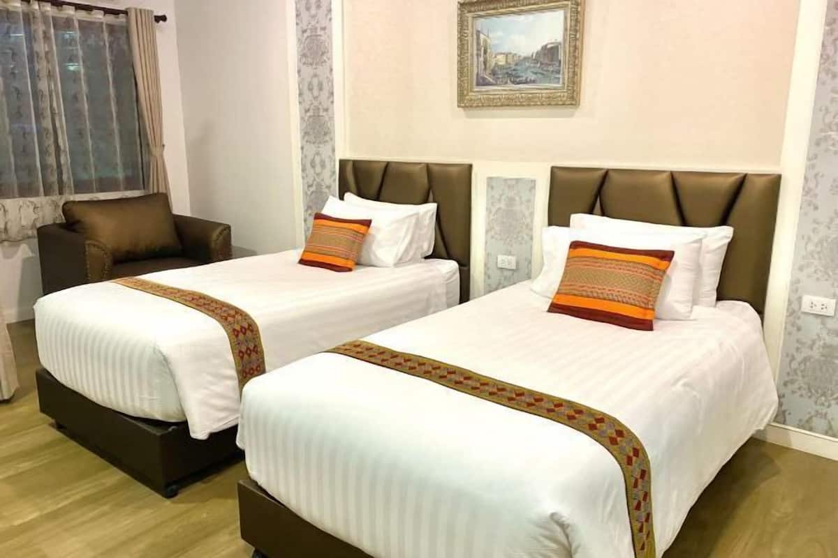 Hypo-allergenic bedding, in-room safe, individually decorated