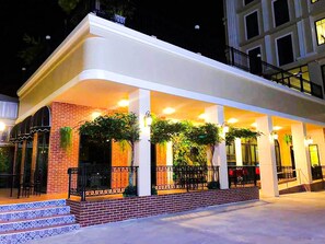 Front of property - evening/night - Banbua Grand Udon (Udon Thani)