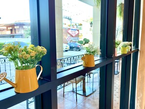 Breakfast, lunch, brunch served; local and international cuisine  - Banbua Grand Udon (Udon Thani)