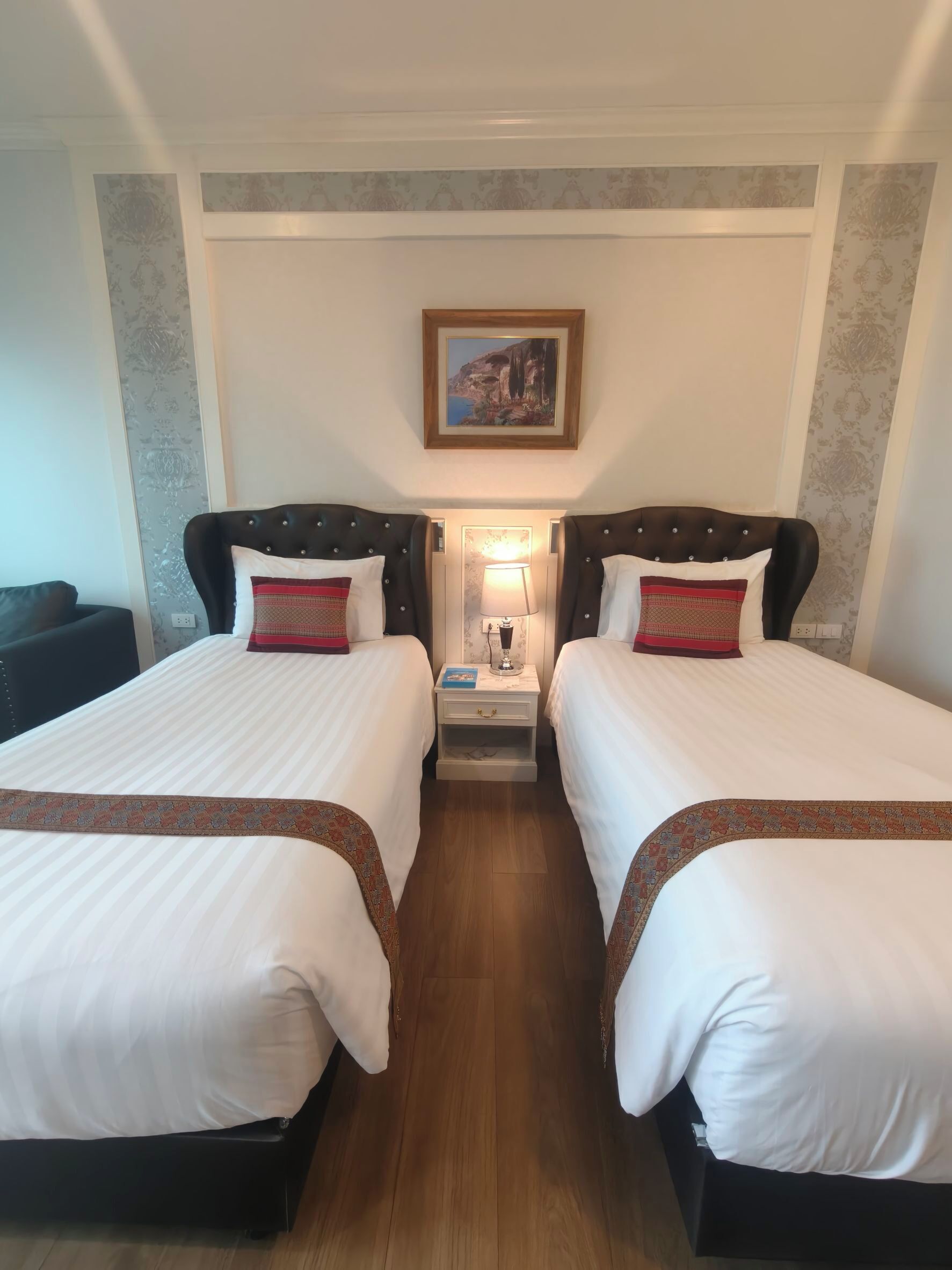 Superior Twin Room | Allergitestet sengetøy, safe på rommet og individuelt dekorert