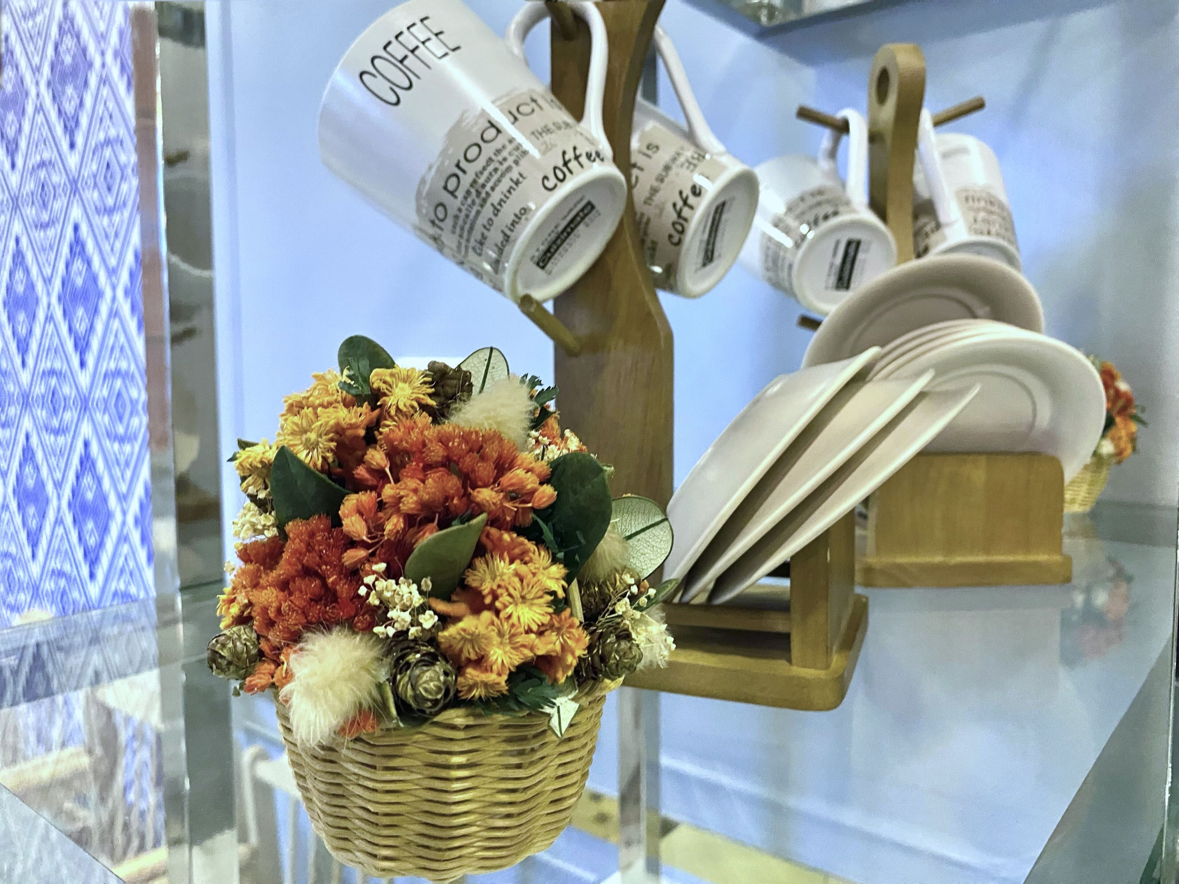 breakfast, lunch, brunch served; local and international cuisine