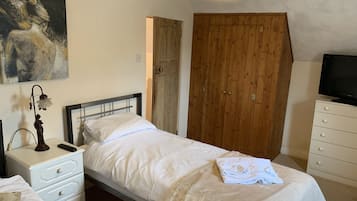 Cabin Boy's Flat | Individually decorated, individually furnished, iron/ironing board