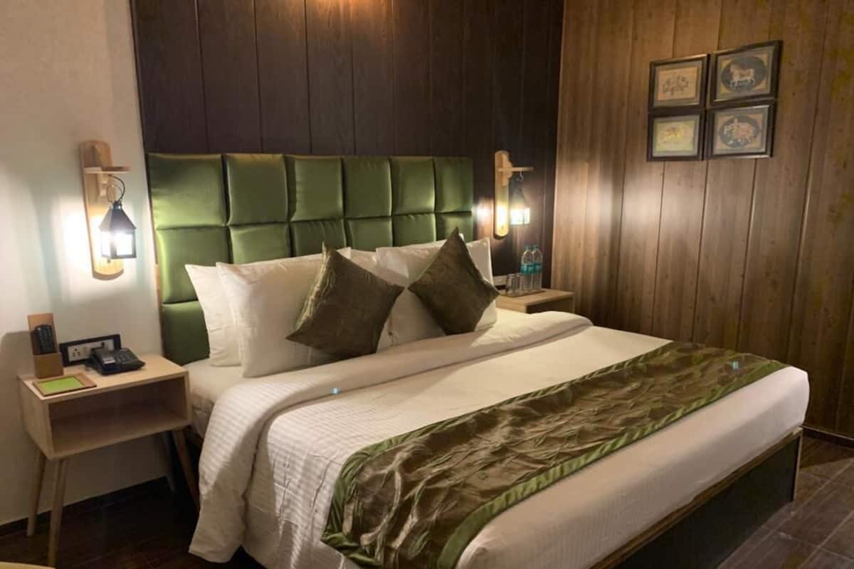 مكتب وستائر تعتيم وواي فاي مجانًا وطراز فريد لكل وحدة