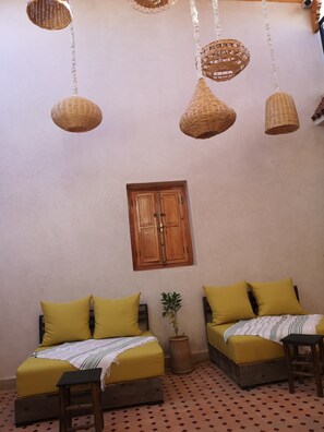 Comfort Double Room (Merzouga) | Living area | Plasma TV - Riad Azra Marrakech (Marrakech)