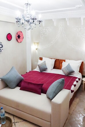 Comfort Triple Room (Menara) | Down duvets, in-room safe, desk, blackout curtains - Riad Azra Marrakech (Marrakech)