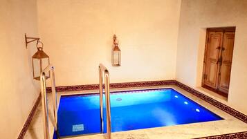 Indoor spa tub